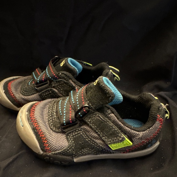 Boys Sketchers “Go Play” Size 7 - Picture 2 of 2